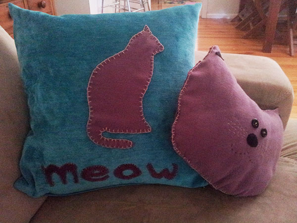 crafty homemade Christmas gift - crafty cat cushions