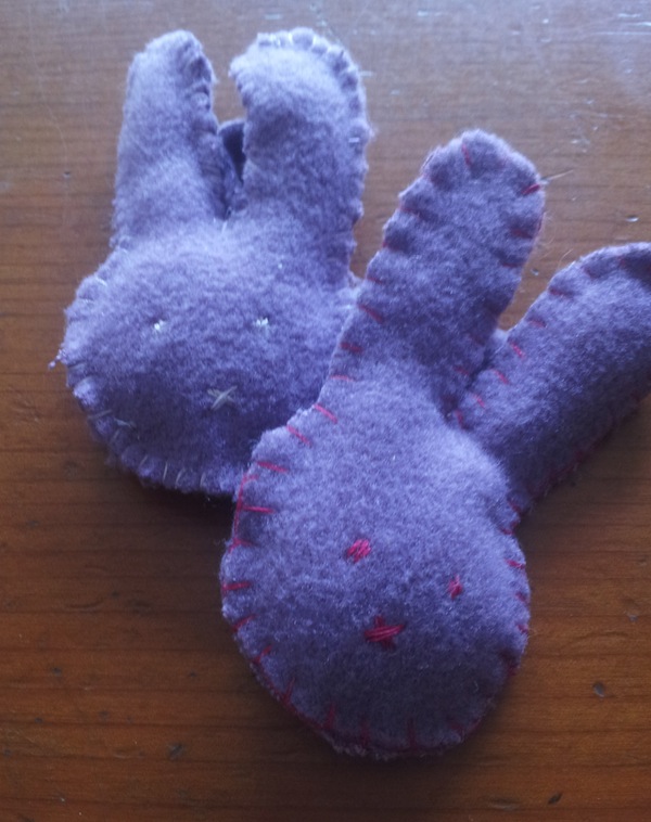 Kids Easter craft - felt Easter bunnies