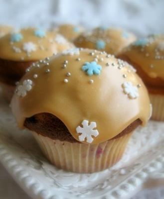 Fresh and Sweet Snowflake Cupcakes